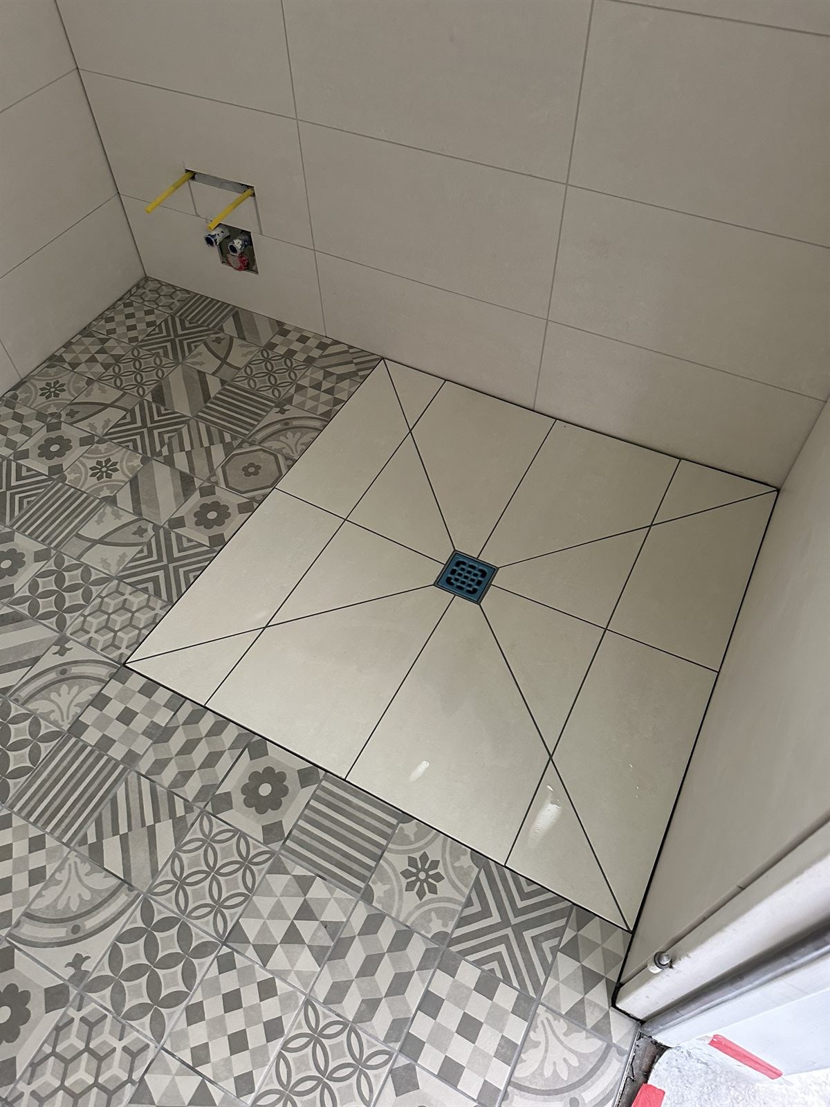 Elegantes Badezimmer– Fliesen-Dessecker GmbH